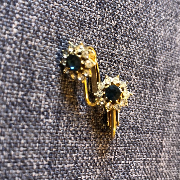 Vintage Flower Clip On Earrings - Picture 7 of 8